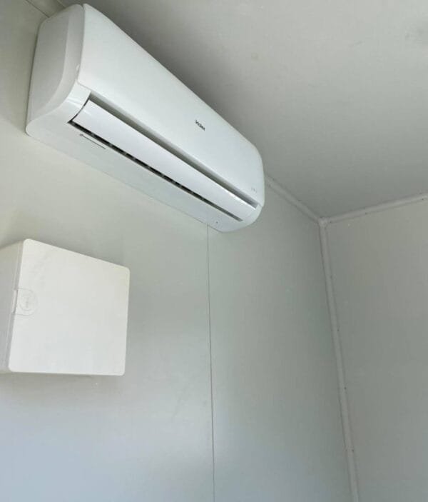 10’ office container with AC image 2