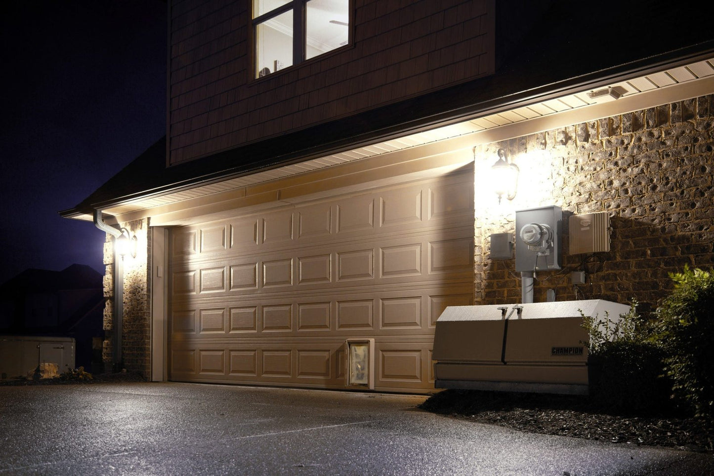 Champion 8.5-kW Home Standby Generator with 50-Amp Outdoor Switch (US & CA) image 6
