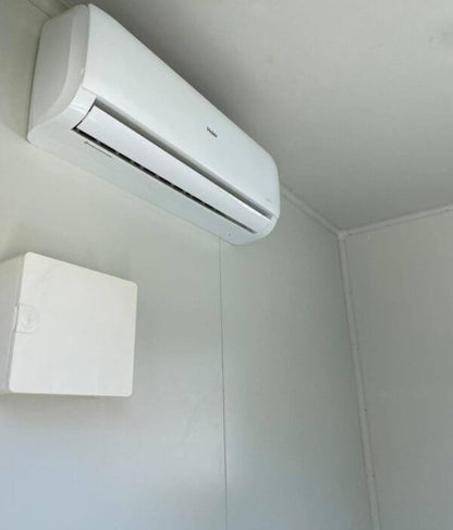 10’ office container with AC image 2