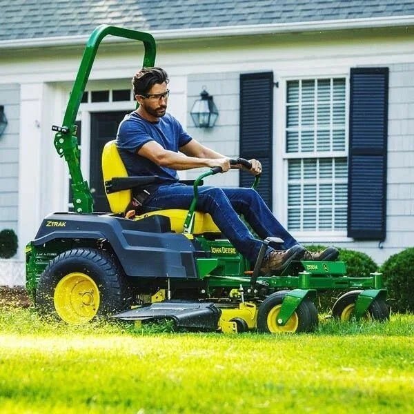 John Deere Z530M Zero-Turn Riding Lawn Mower 54 in. 24 HP V-Twin GAS Dual Hydrostatic BG21196 image 1