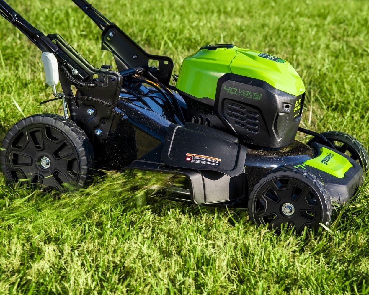Greenworks Self-Propelled 21-inch Brushless Lawn Mower 40V with 5Ah Battery and Charger image 5