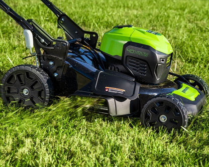 Greenworks Self-Propelled 21-inch Brushless Lawn Mower 40V with 5Ah Battery and Charger image 5