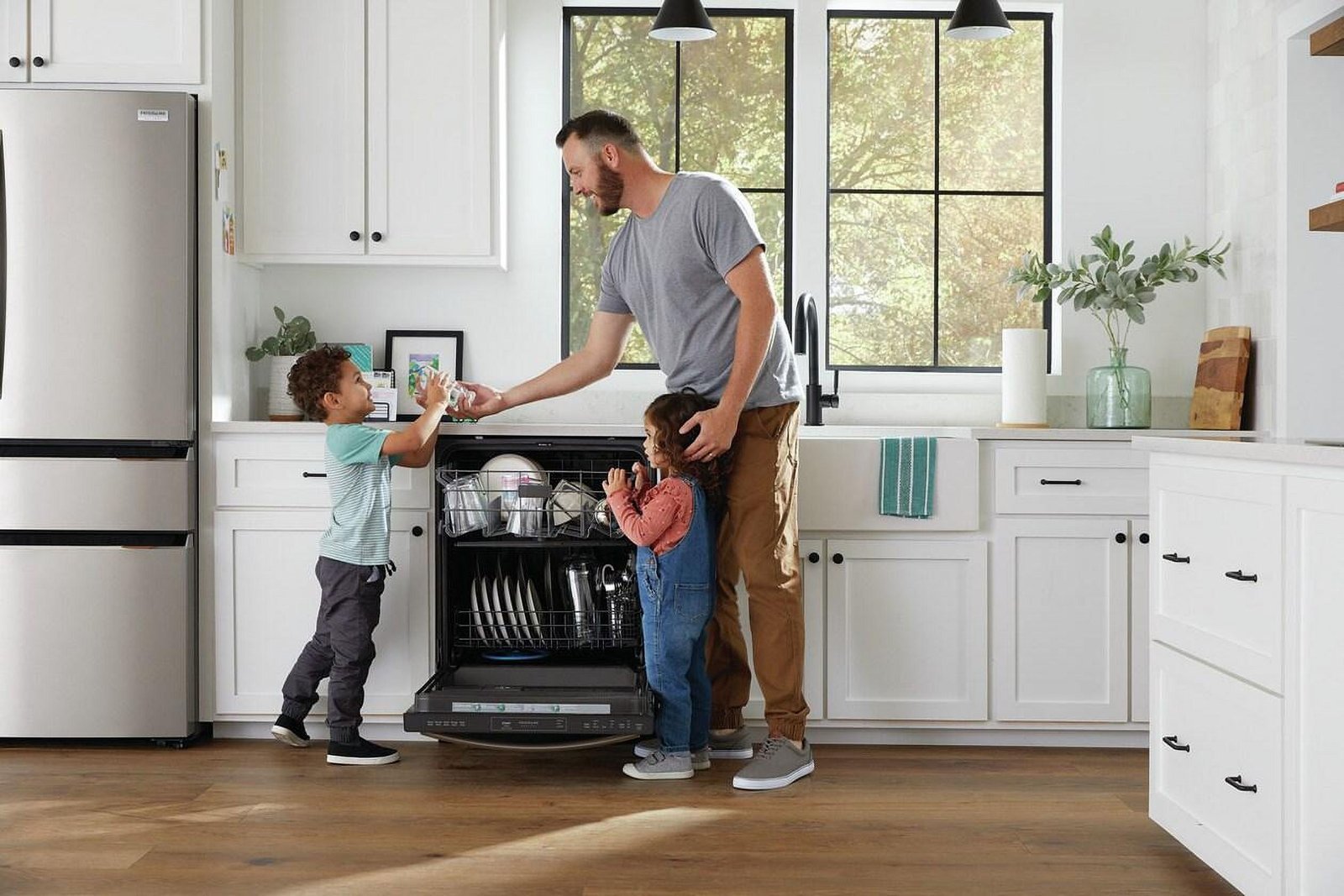 Frigidaire GDPH4515AF 24″ Built-In Dishwasher, Energy Star Certified, Top Control, Stainless Steel image 5