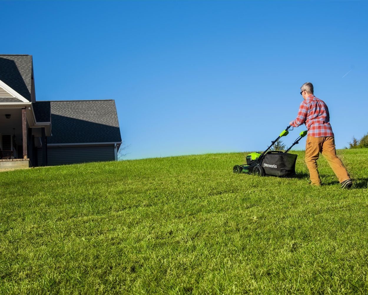 Greenworks Self-Propelled 21-inch Brushless Lawn Mower 40V with 5Ah Battery and Charger image 4