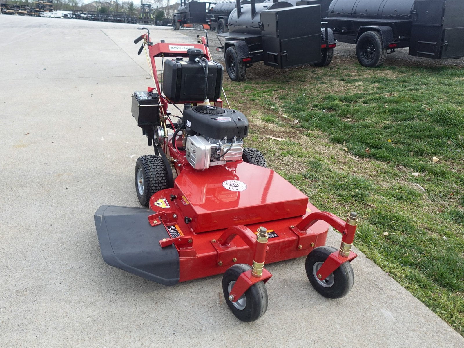 Bradley 36BDE-BS17 36″ Belt Drive E-Clutch Walk Behind Mower 17.5HP Briggs image 2