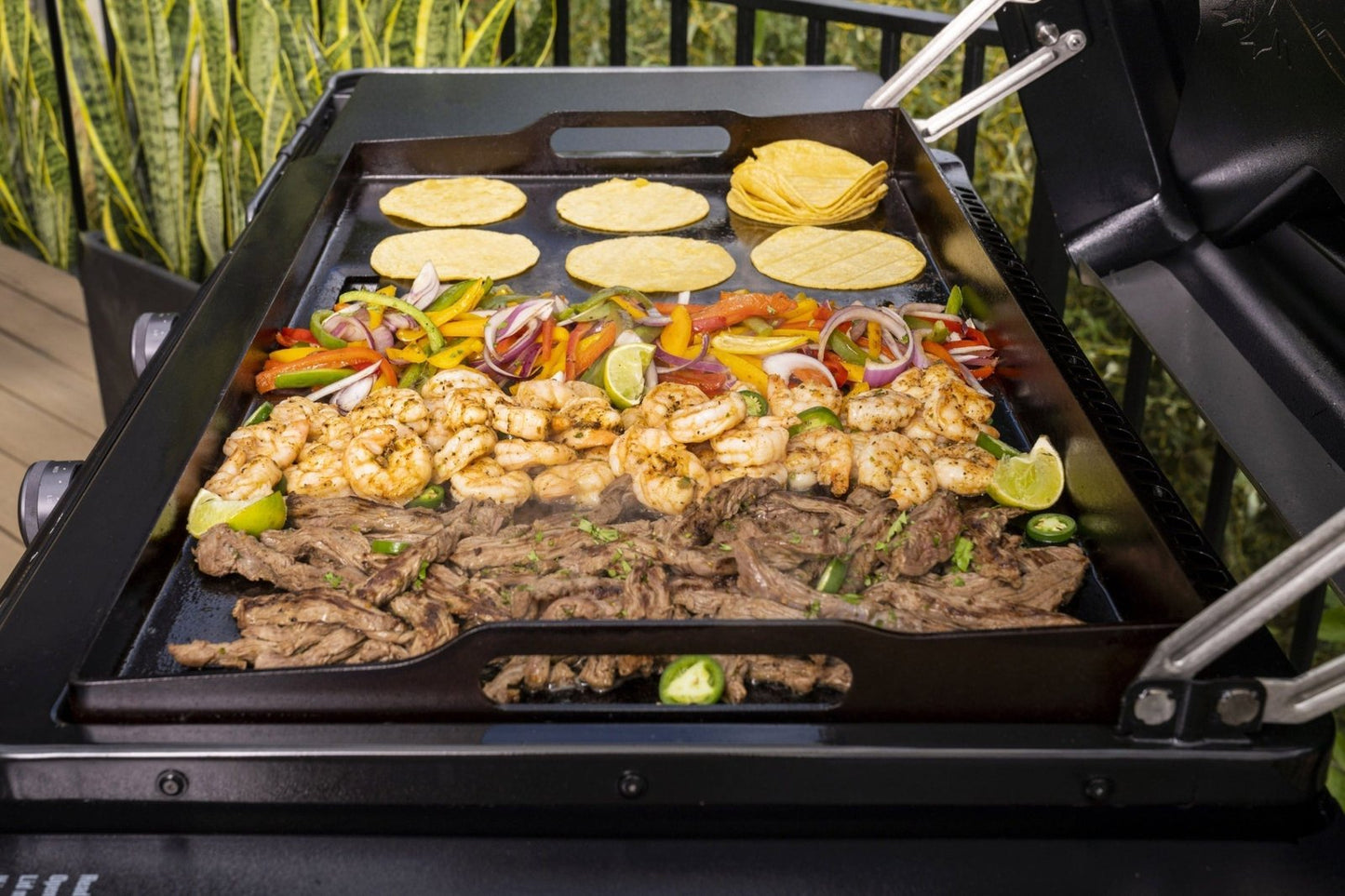 Traeger Flat Top Grill Flatrock™ Griddle image 8