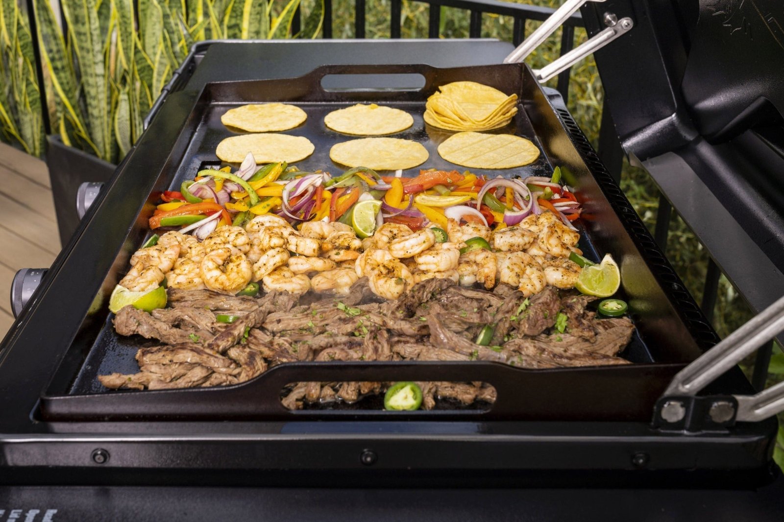 Traeger Flat Top Grill Flatrock™ Griddle image 8