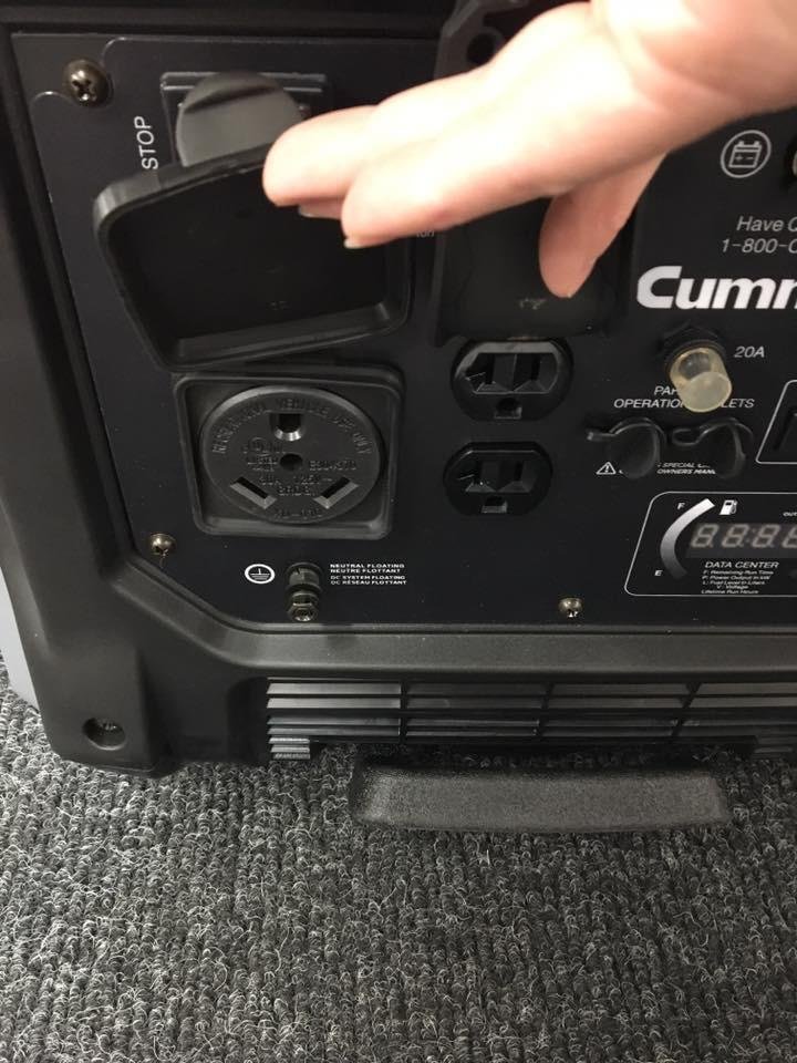 Cummins P4500i 3700W/4500W Onan A058U955 Remote Start Portable Gas Inverter Generator New image 2