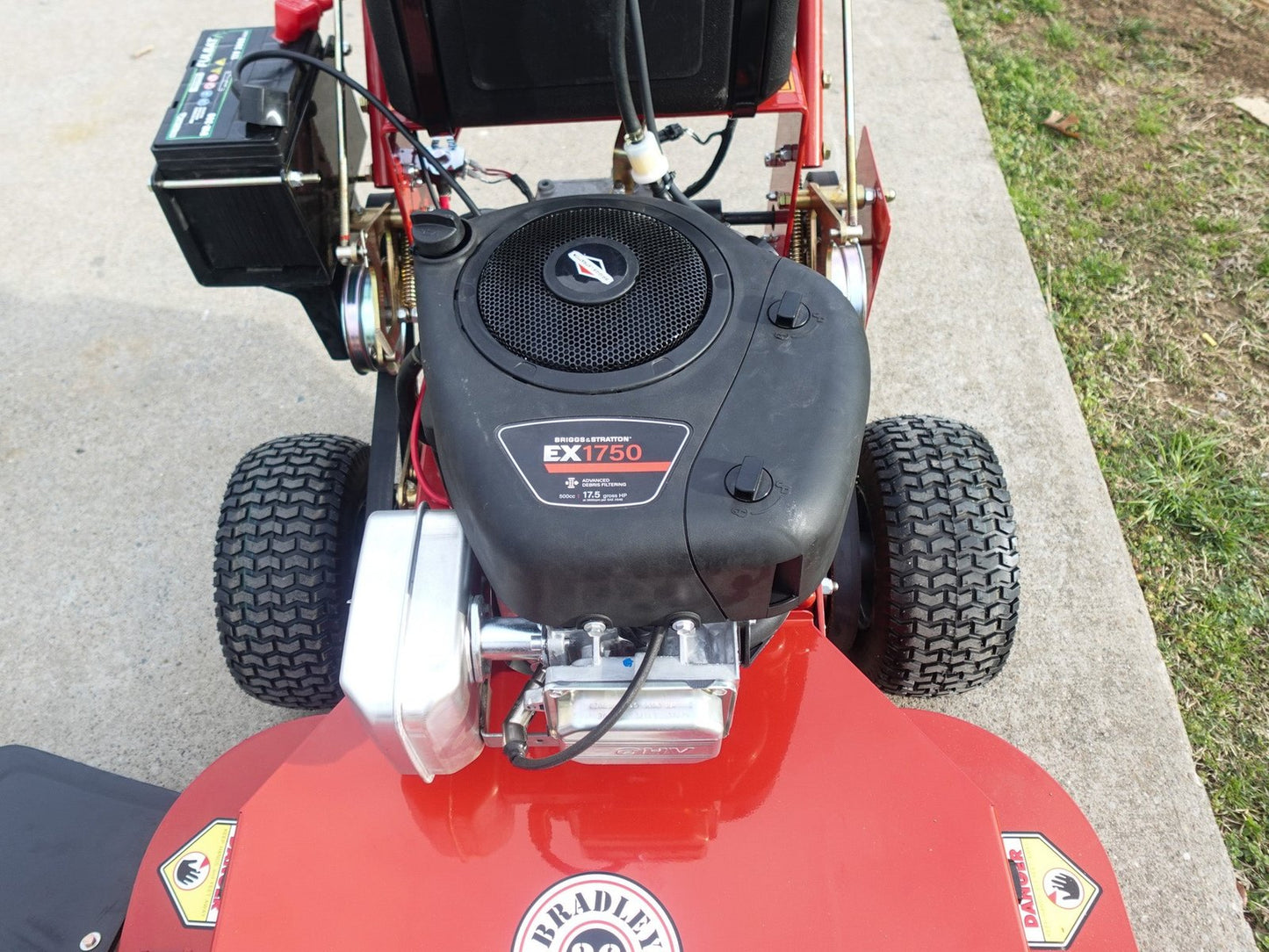 Bradley 36BDE-BS17 36″ Belt Drive E-Clutch Walk Behind Mower 17.5HP Briggs image 8
