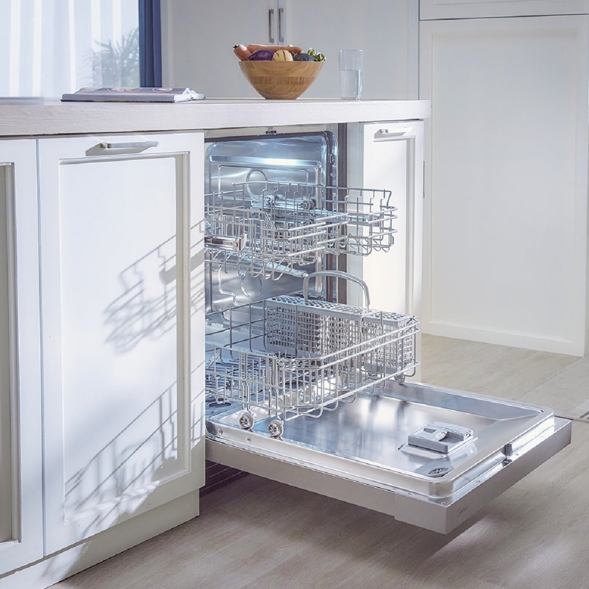 Midea 24 in Built-In Dishwasher with Extended Dry, 52 dBA image 3
