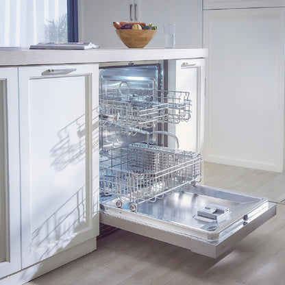 Midea 24 in Built-In Dishwasher with Extended Dry, 52 dBA image 3