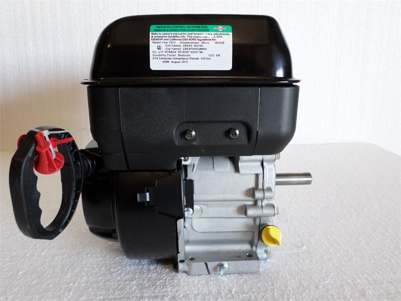 Briggs & Stratton Horizontal Snow Engine 7.5 TP 3/4″ X 2-27/64″ # 10D132-0115 image 1