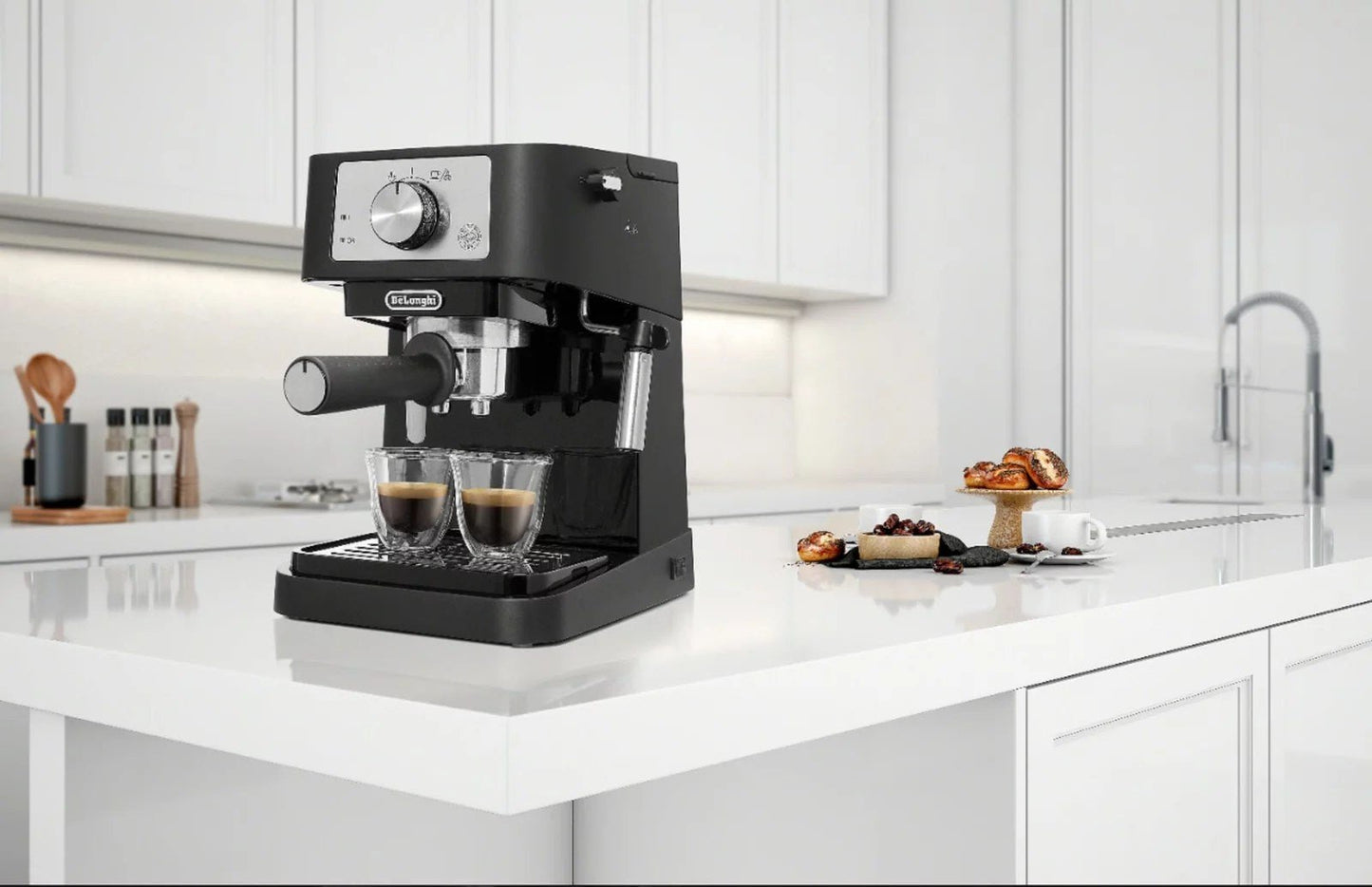 De’Longhi – Stilosa 15 Bar Pump Espresso Machine – Black and Stainless image 3