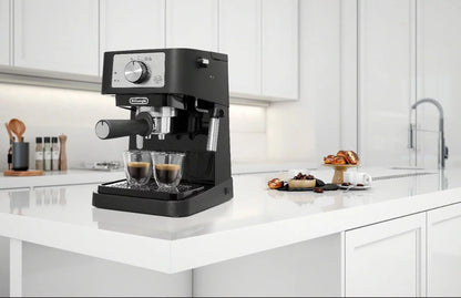 De’Longhi – Stilosa 15 Bar Pump Espresso Machine – Black and Stainless image 3